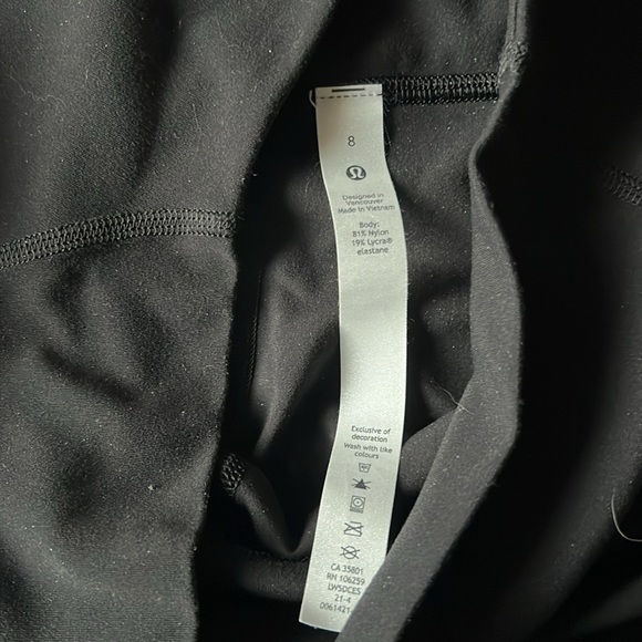 Lululemon Black Yoga Pants 2 Side Pockets, Waistband Pocket - 8 - Picture 3 of 9
